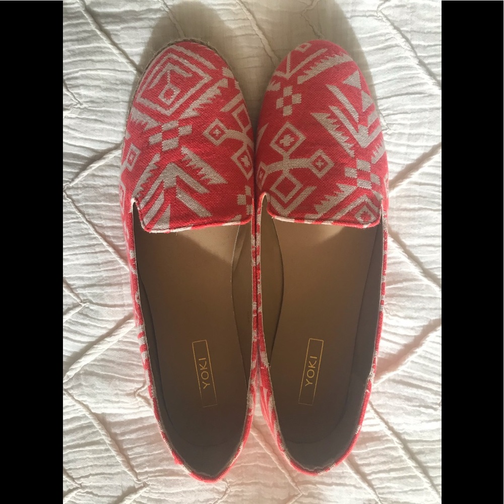 Never worn! Coral Tribal flats